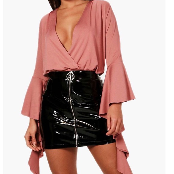 Never worn still has tag on it. Could not fit it. - Picture 1 of 1